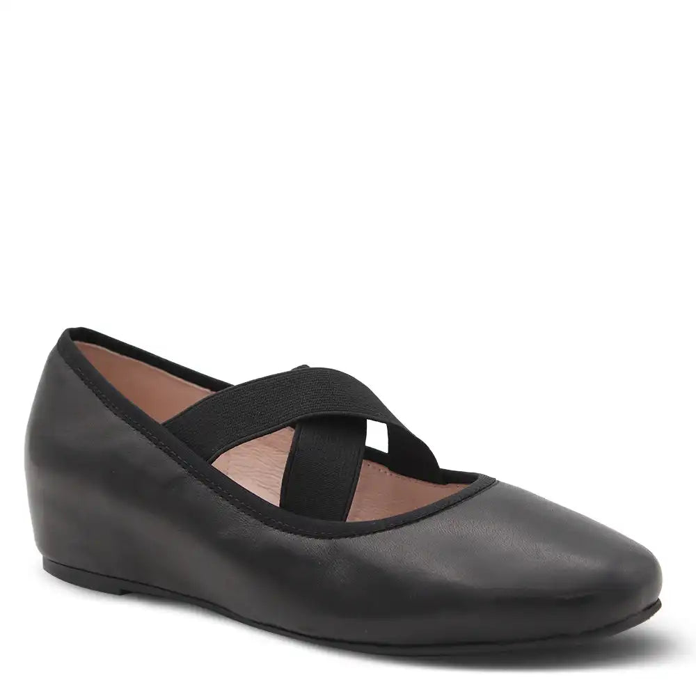 BASE WOMENS FLAT COURT