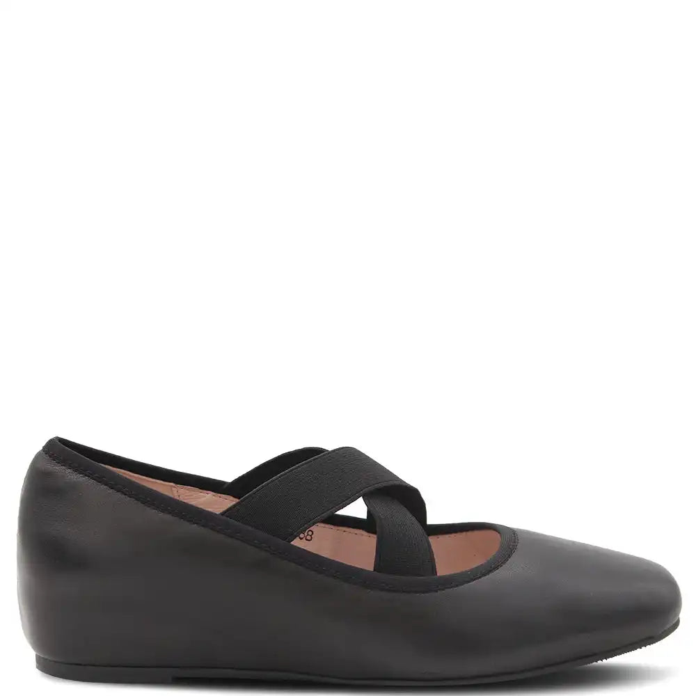 BASE WOMENS FLAT COURT