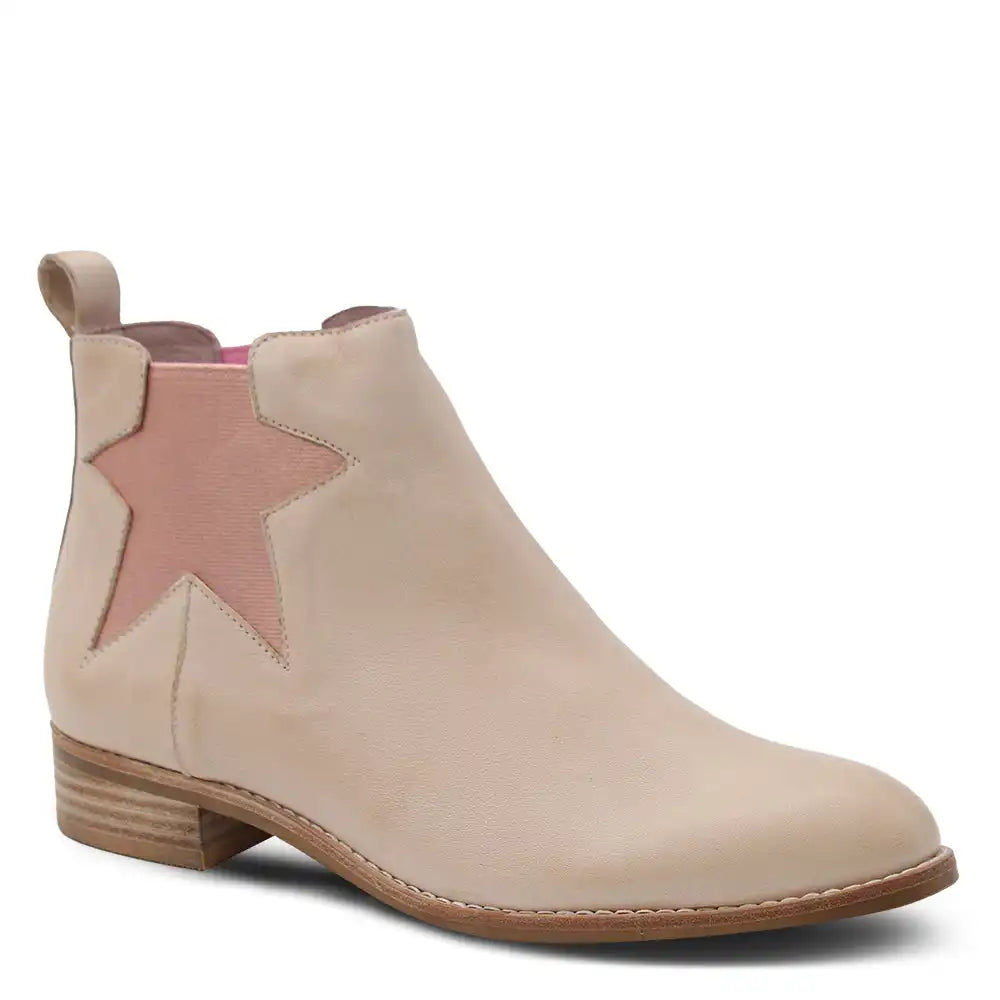 CINCHE WOMENS FLAT BOOT