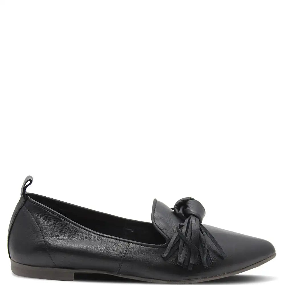 BESTIE WOMENS FLAT SLIP ON