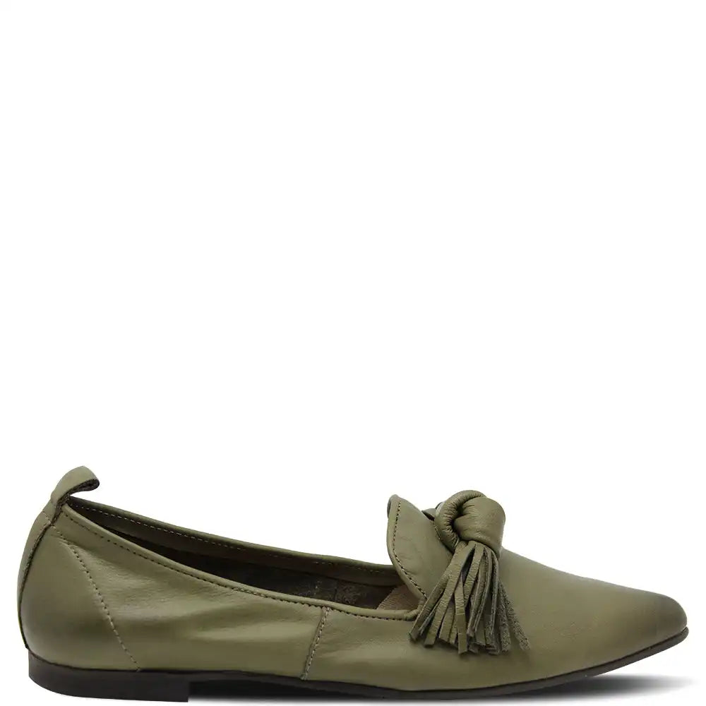 BESTIE WOMENS FLAT SLIP ON
