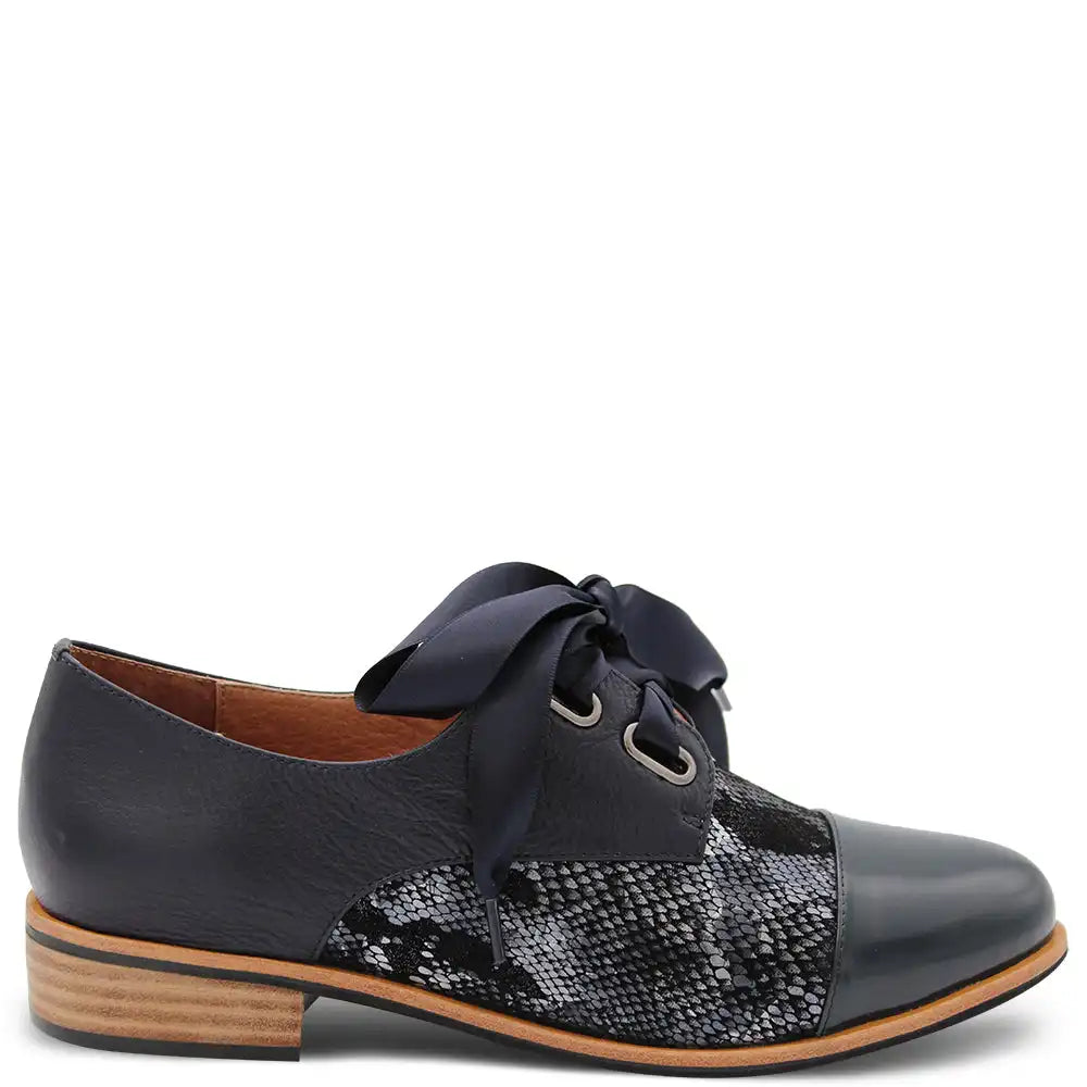AVIT WOMENS FLAT COURT