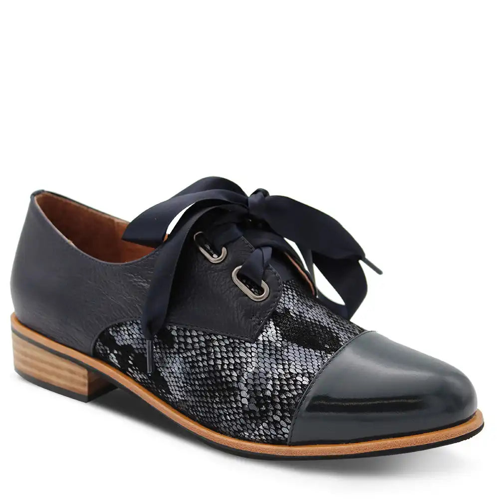 AVIT WOMENS FLAT COURT