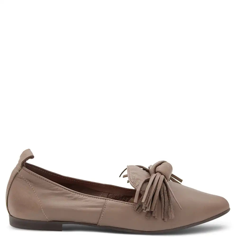 BESTIE WOMENS FLAT SLIP ON