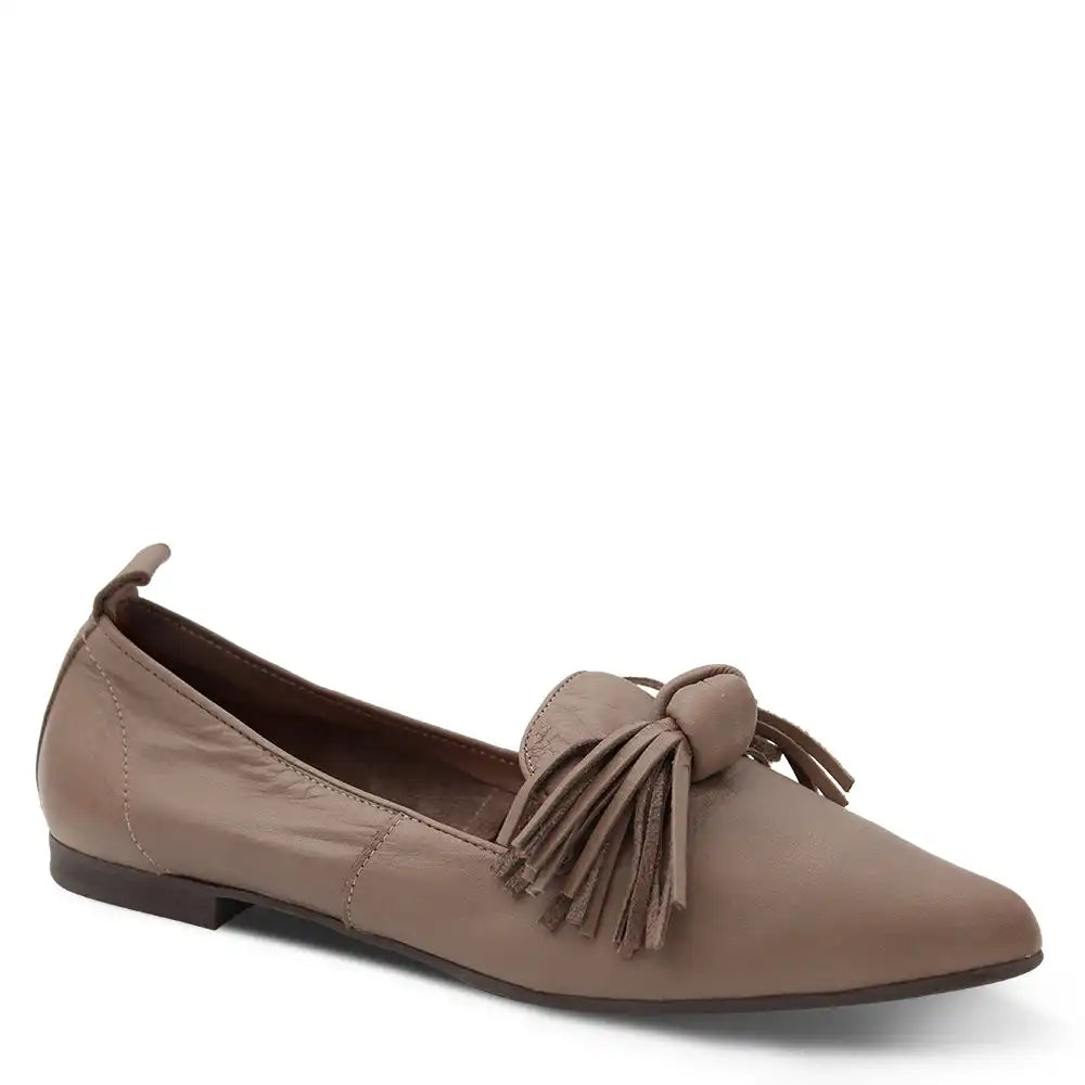 BESTIE WOMENS FLAT SLIP ON