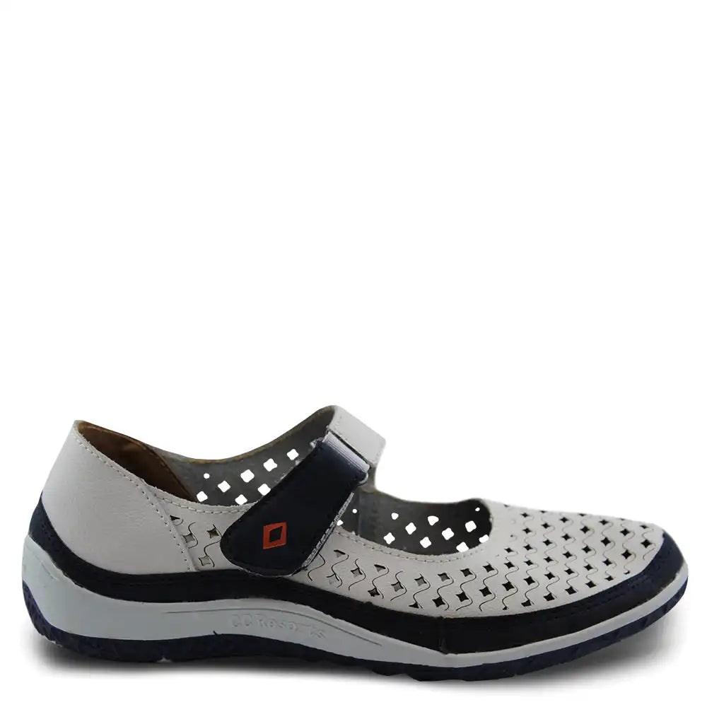 MONDAY WOMENS FLAT CASUAL