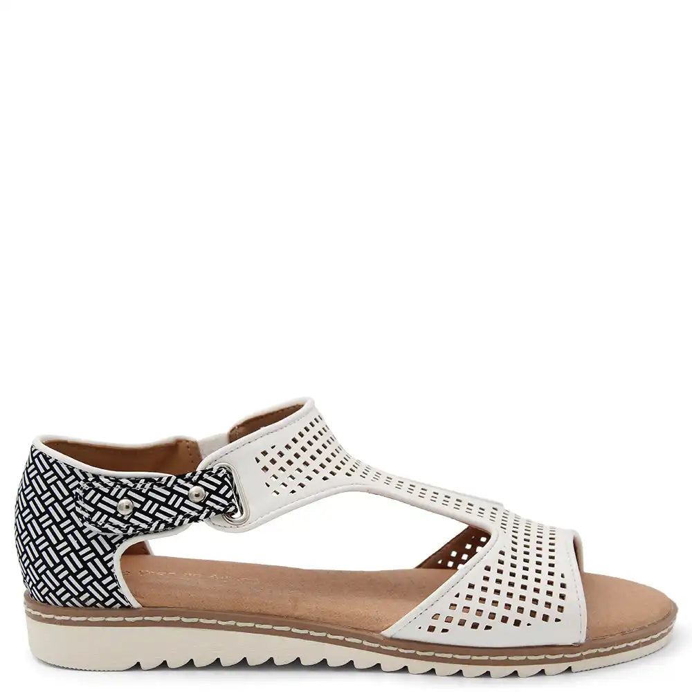 VOYAGE WOMENS FLAT SANDAL