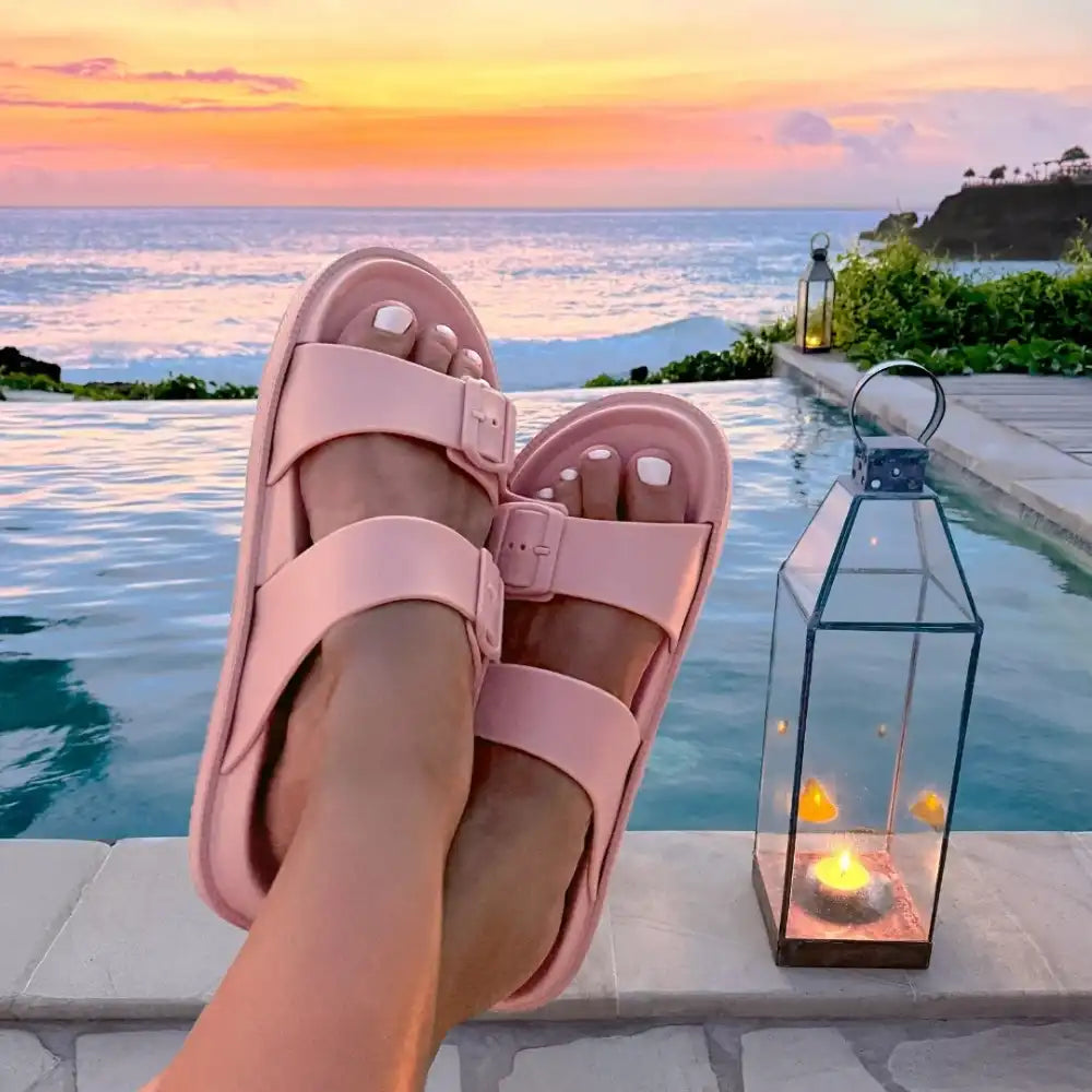 SOLESEEKER WOMENS SLIDES